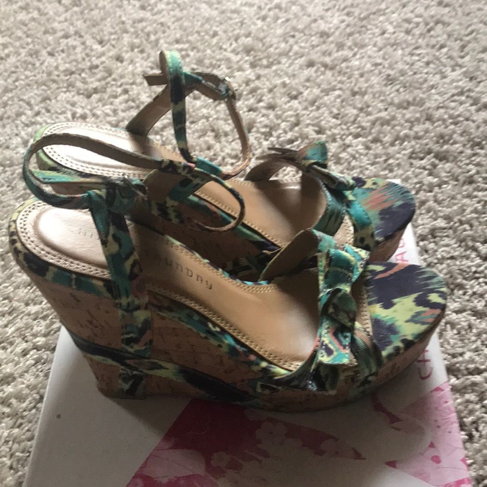 Wedge sandal by Chinese laundry